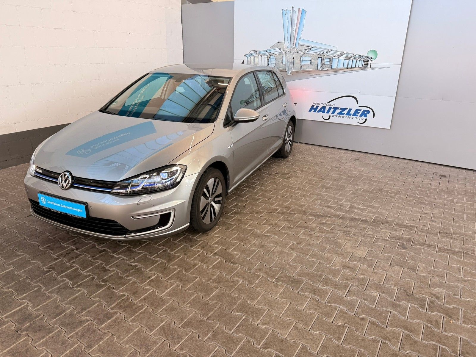 Fahrzeugabbildung Volkswagen e-Golf VII Lim +Wärmepumpe + LED + Spiegel Paket