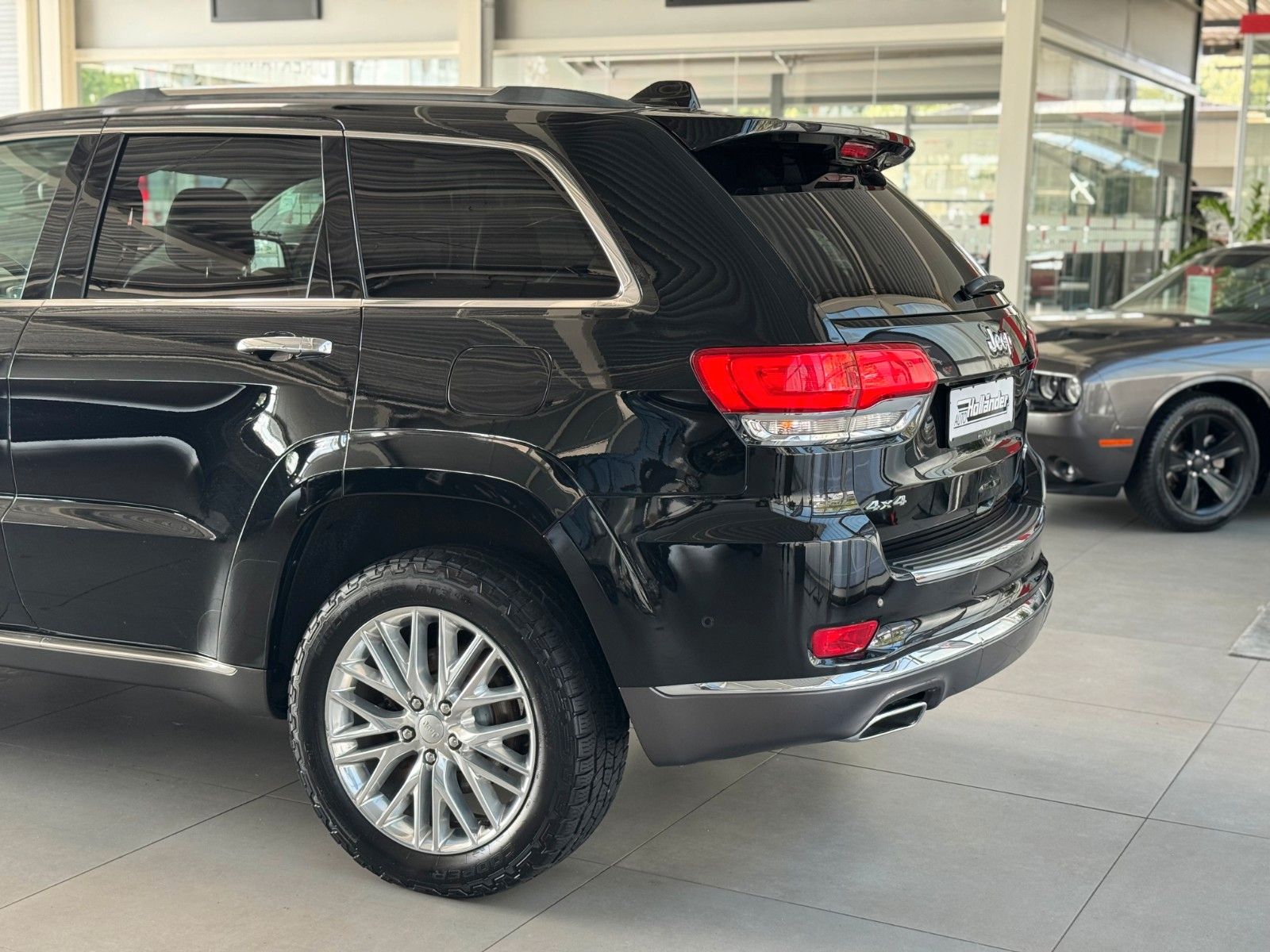 Fahrzeugabbildung Jeep Grand Cherokee 3.0 CRD Summit AHK Luft Pano