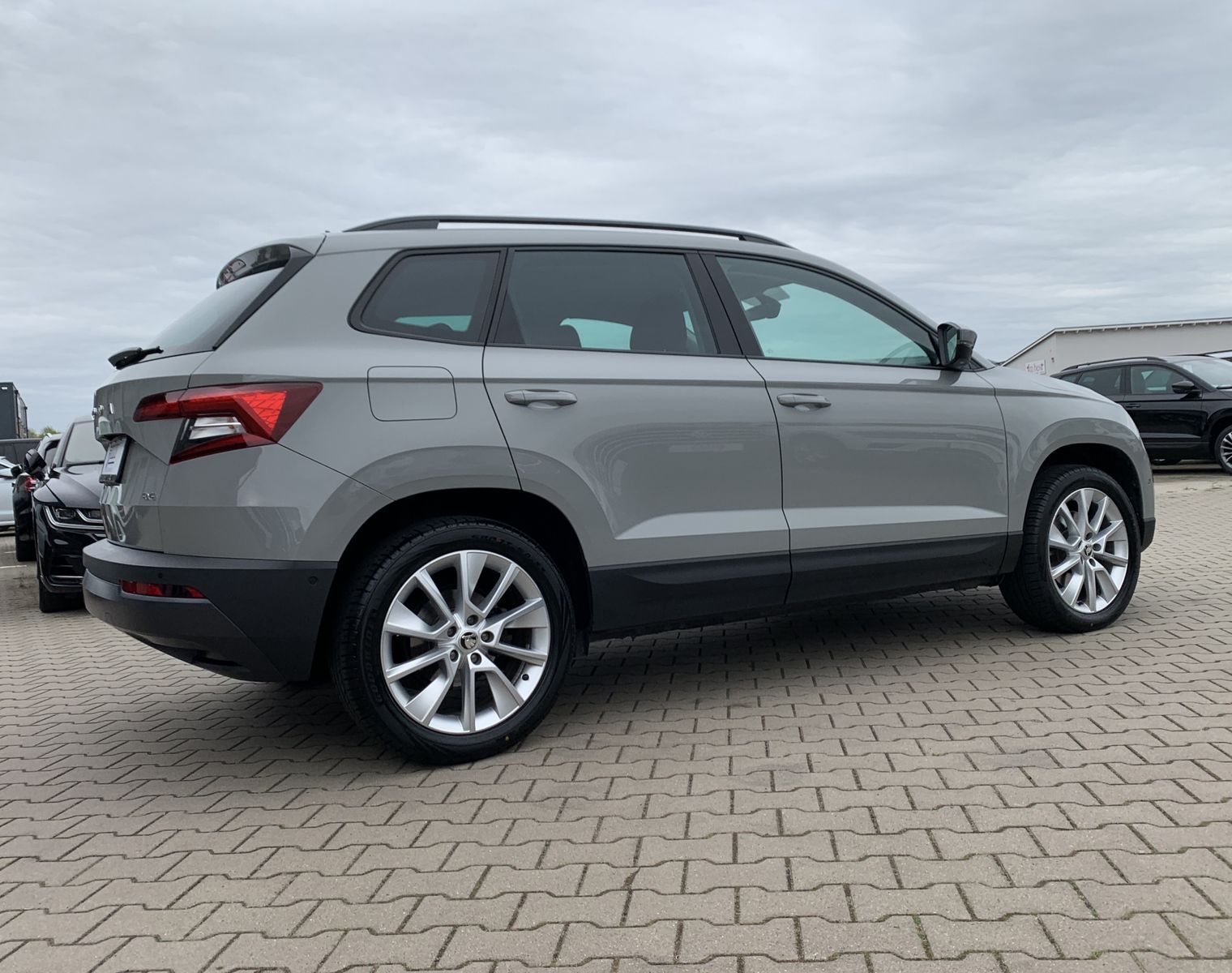 Fahrzeugabbildung SKODA Karoq 2.0 TDI*Style*4x4*LED*Cam*ACC*Navi*