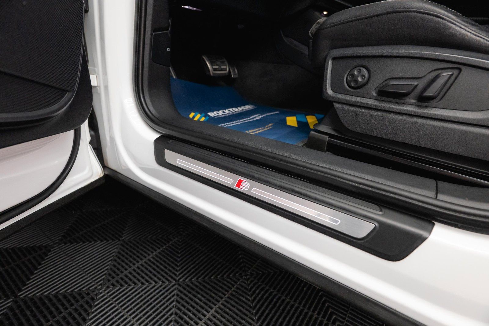 Fahrzeugabbildung Audi SQ5 3.0 TDI quattro Optik-Paket Schwarz *LED*19%