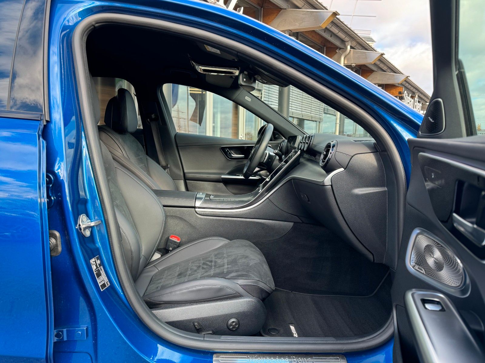 Fahrzeugabbildung Mercedes-Benz C 300d AMG+Burmester+Distr+Digital+360+