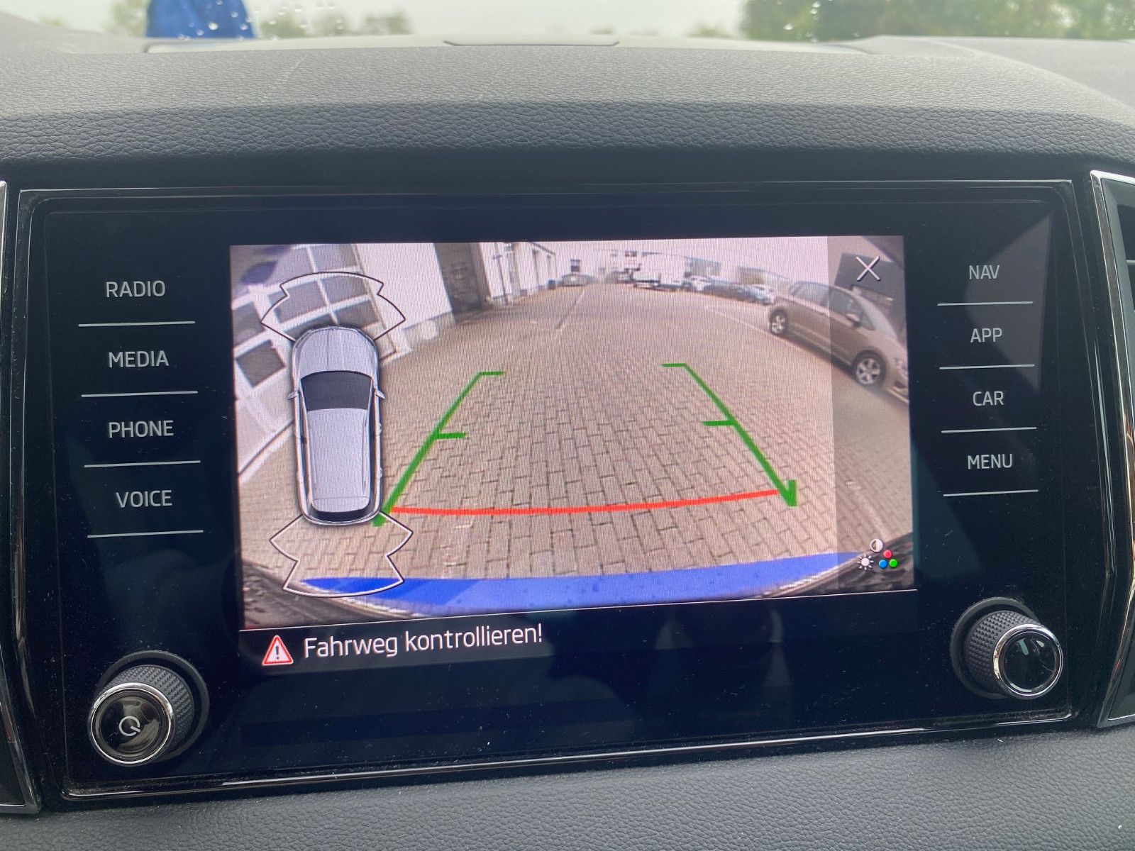 Fahrzeugabbildung SKODA Karoq Tour 2,0 TDI DSG *Navi*AHK*