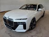 BMW 740d xDrive M Sport 21" Sky Lounge TV Standhzg. - BMW 740 in Oberhausen