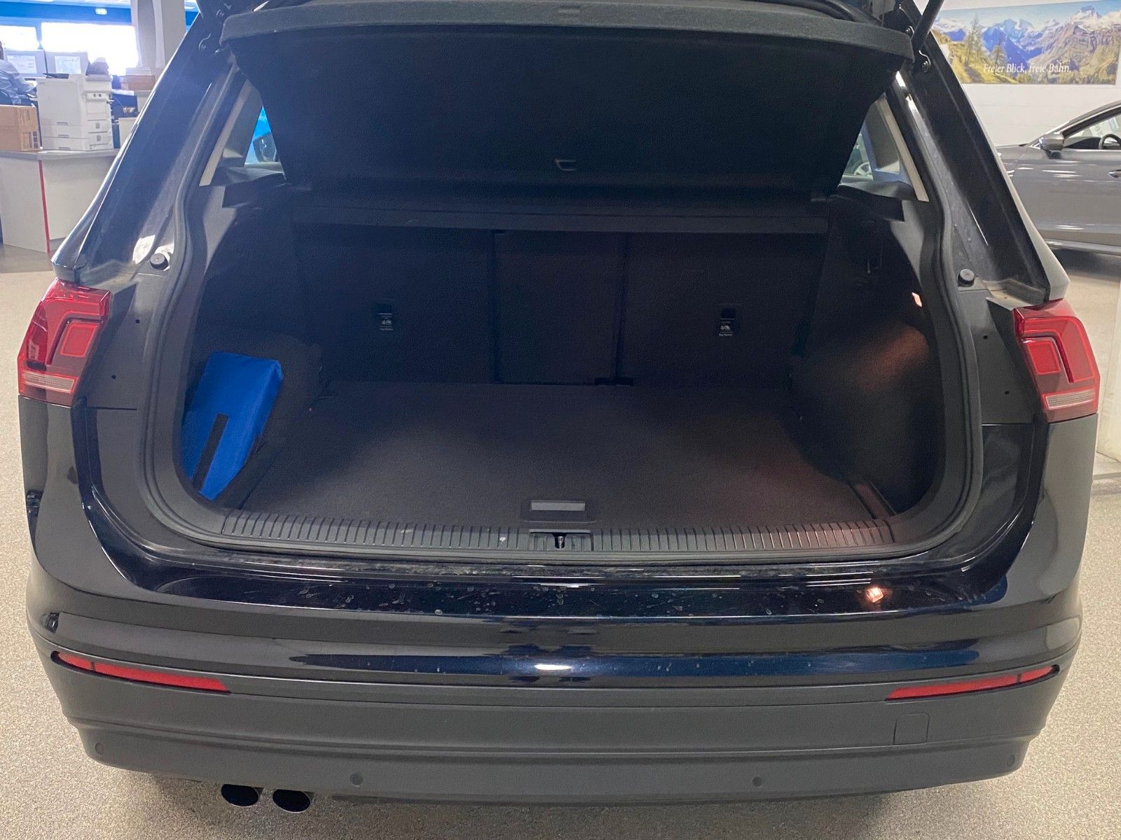 Fahrzeugabbildung Volkswagen Tiguan 1.4 TSI ACT DSG Trendline+NAVI+LED+TEMPOM