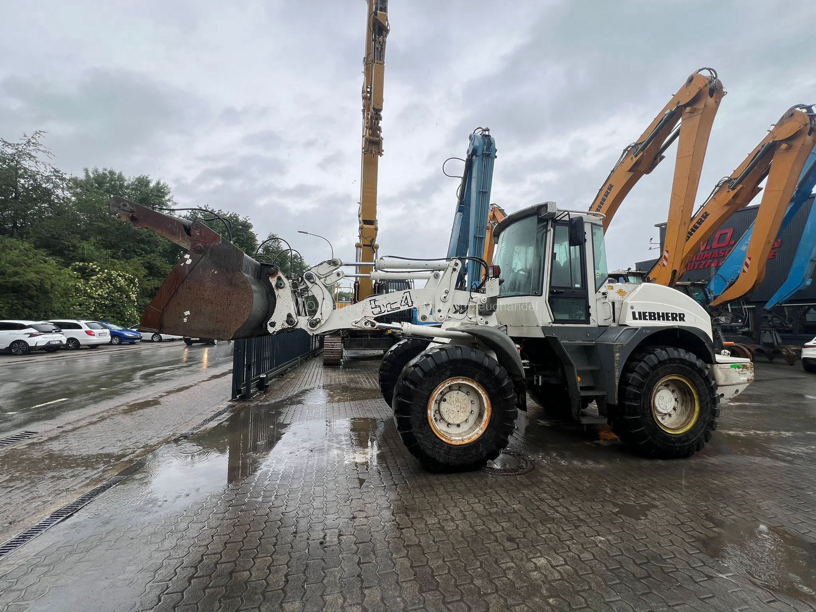 Fahrzeugabbildung Liebherr L 524 Radlader / AC / Klappschaufel