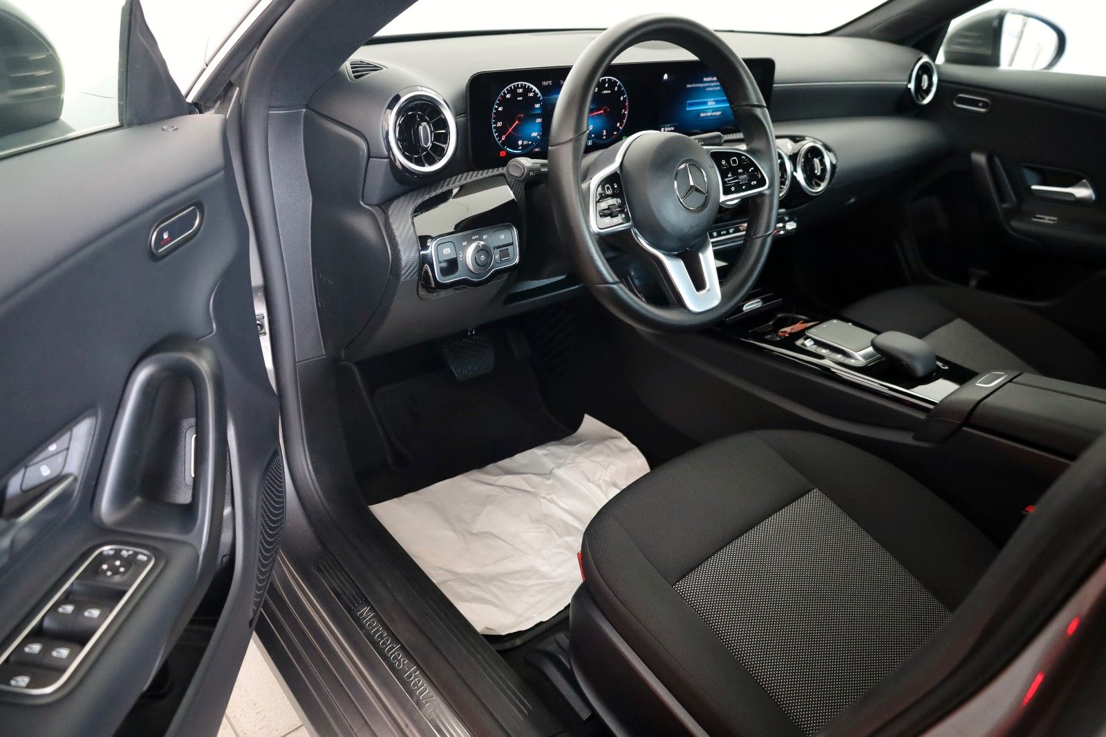 Fahrzeugabbildung Mercedes-Benz CLA 200 Coupè, Navi, LED, SH, Kamera, Widescreen
