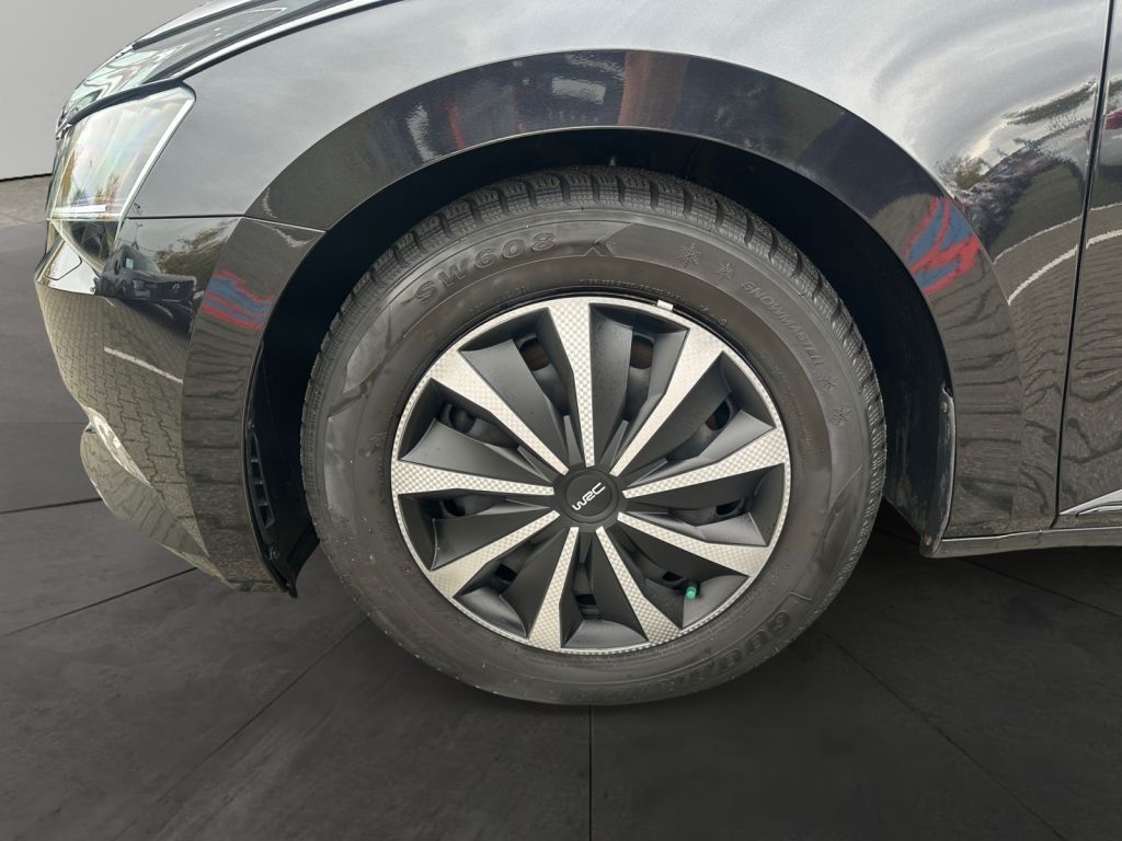 SKODA Superb Combi 1.4 TSI ACT SportLine ACC b. Front SKODA Superb Combi 1.4 TSI ACT SportLine ACC b. Front