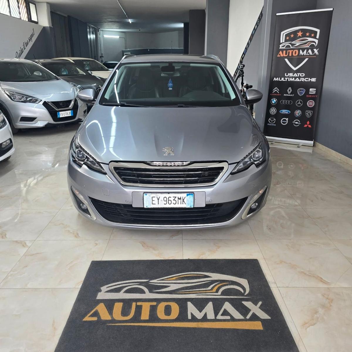 Peugeot 308 2015 — rear view