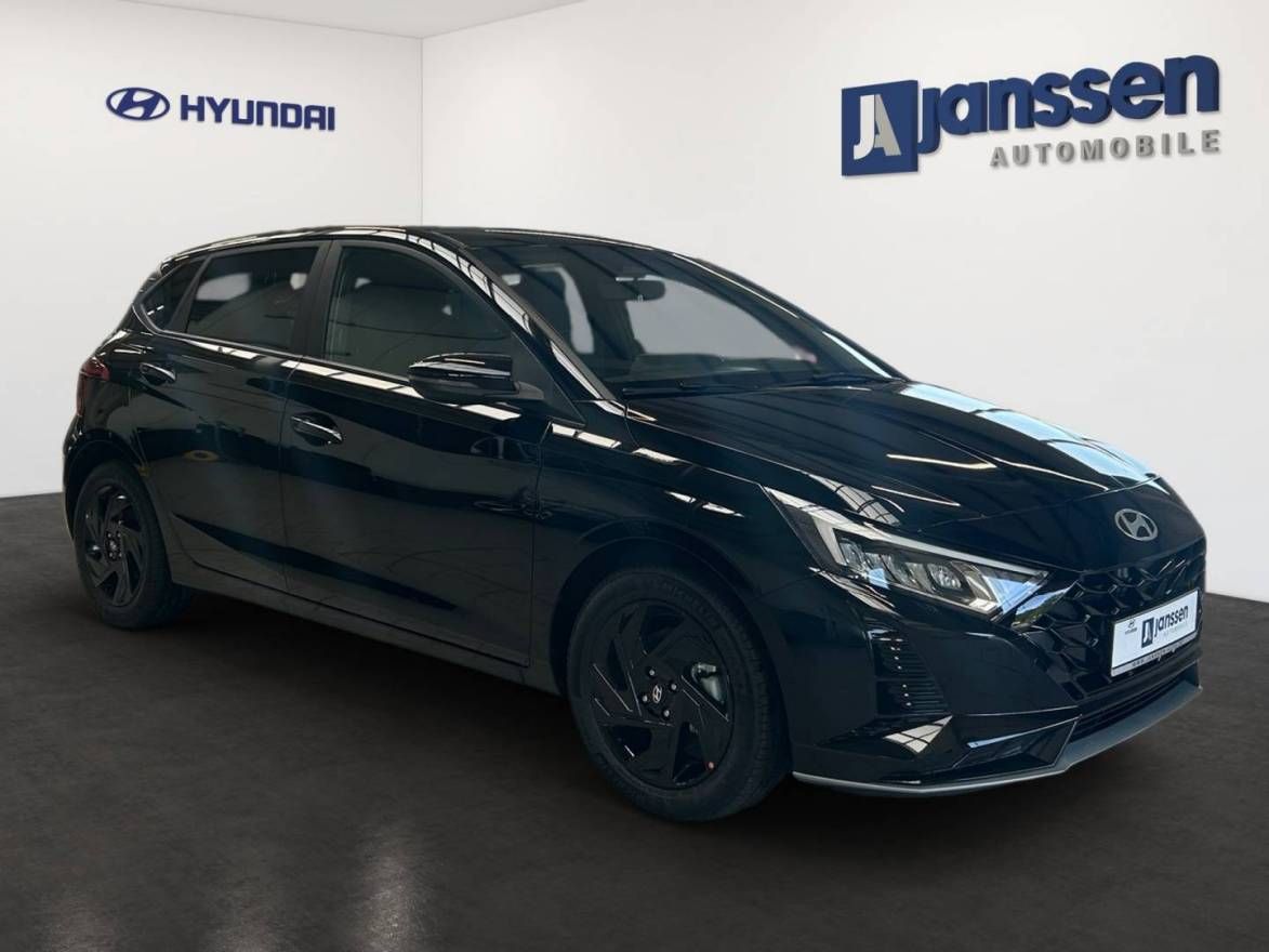 Fahrzeugabbildung Hyundai i20 (MY26) 1.0 T-GDI (90 PS) 7-DCT Blackline