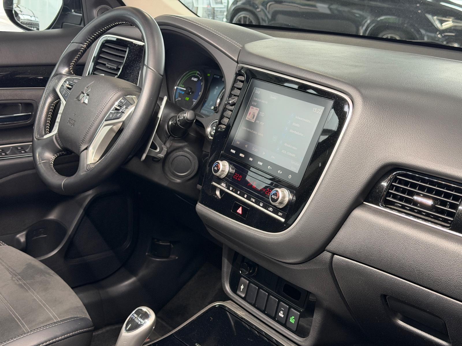 Mitsubishi 2.4 Plug-in Hybrid Outlander Diamant Spirit AHK
