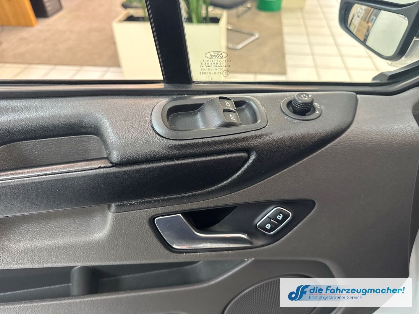 Fahrzeugabbildung Ford Transit Custom Kasten 300 L1 Trend Notbremsass.