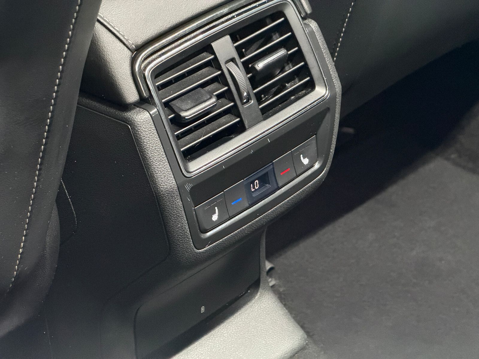 Fahrzeugabbildung SKODA Kodiaq Sportline 4x4 |7-SITZER|AHK|CANTON|NARDO