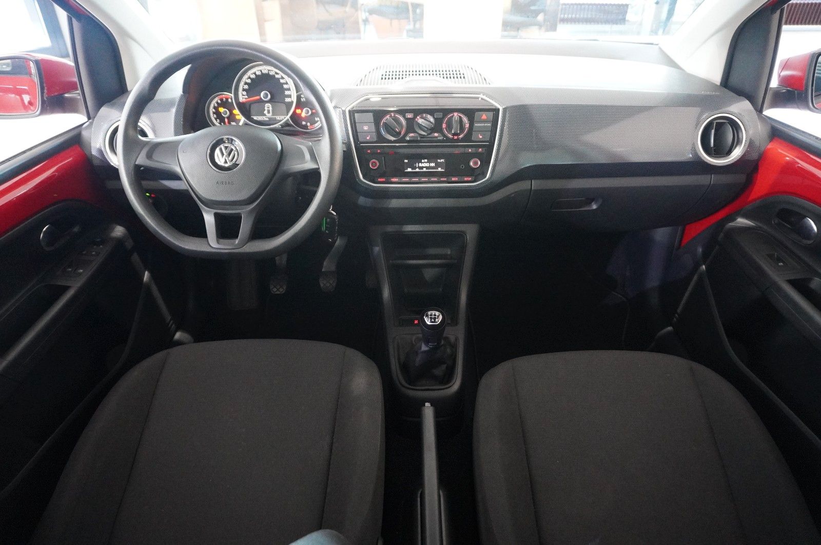 Fahrzeugabbildung Volkswagen up! 1.0 MOVE 5-TÜR KLIMA/SHZ/USB/NEBEL/SPORT/LED