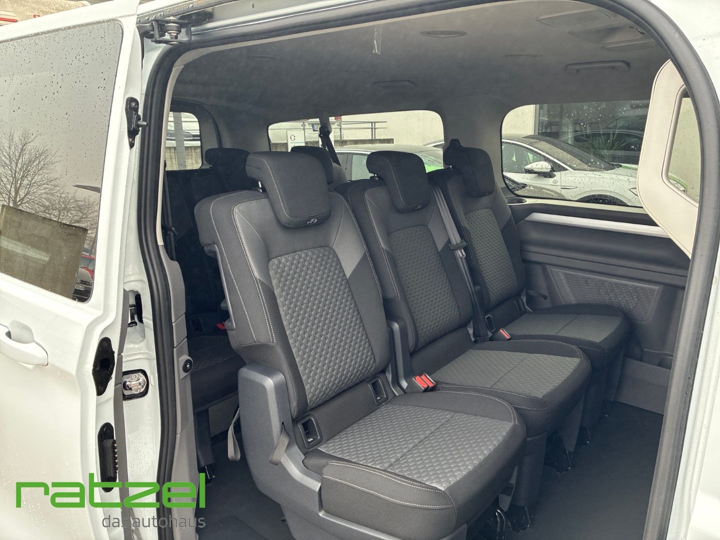 Fahrzeugabbildung Volkswagen Caravelle Life LR AHK+Digitales Cockpit+LED+ACC