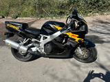 Honda CBR 900 - HONDA CBR 900