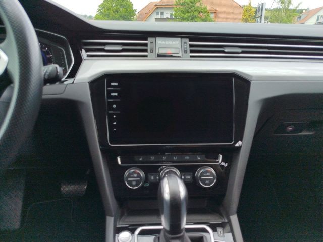 Fahrzeugabbildung Volkswagen Passat Variant GTE 1.4 P 115 TSID6F, Standheizun