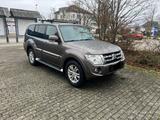 Mitsubishi Pajero 4X4 Allrad  7 Sitze 0176... - gebrauchte Mitsubishi Pajero aus dem Jahr 2012