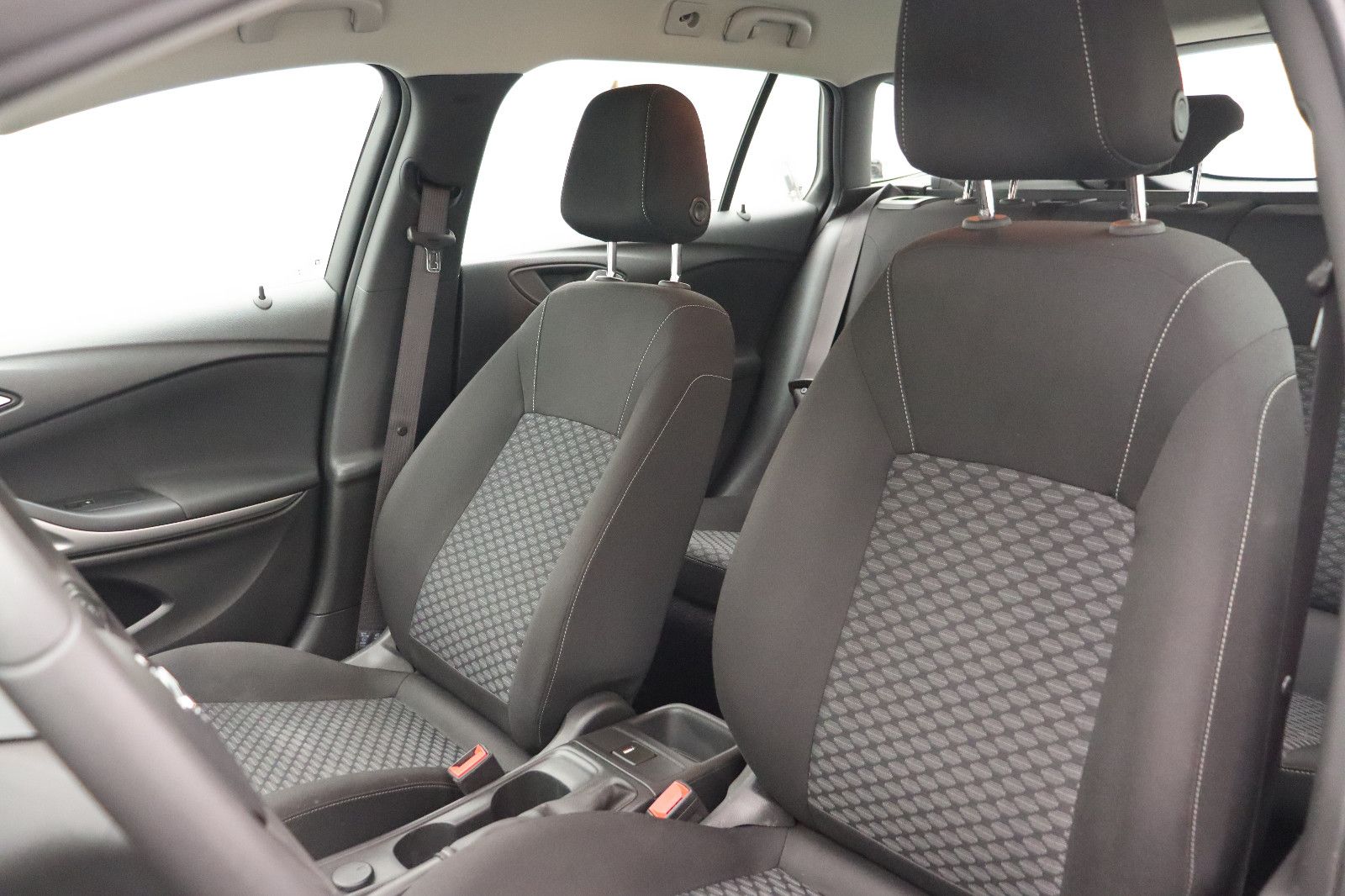 Fahrzeugabbildung Opel Astra K Sports Tourer MOTORSCHADEN