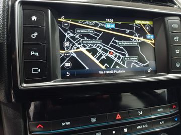 Jaguar F-Pace - 10