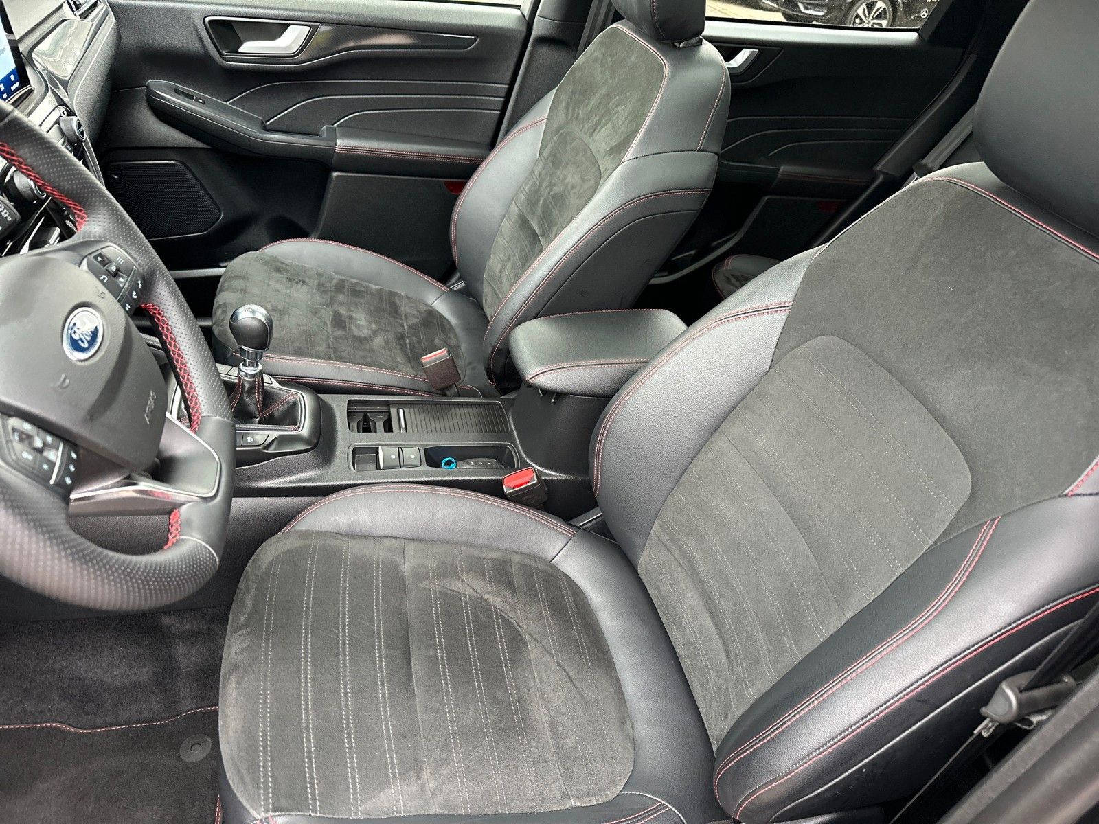 Fahrzeugabbildung Ford Kuga ST-Line X, AHK SCHWENKBAR, ACC-TEMPOMAT