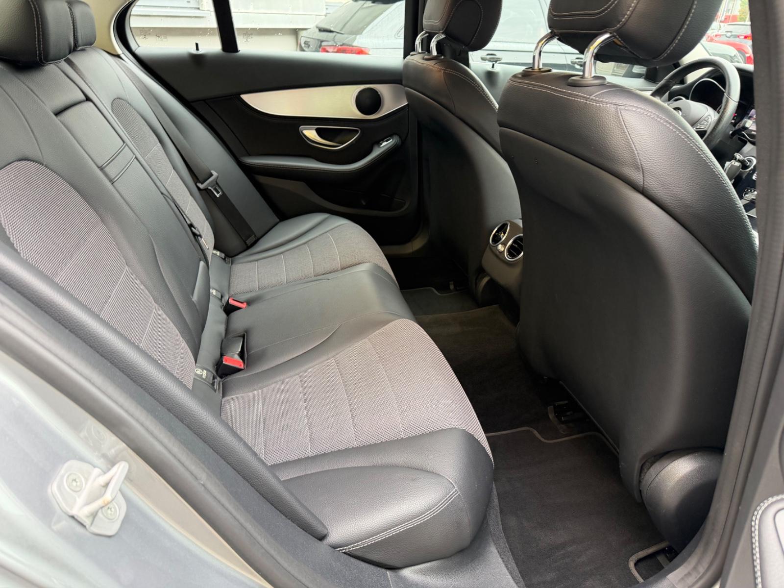 Mercedes-Benz C 180 CGI/LIMOUSINE/AHK/LEDER/SHZ/AUTOMATIK