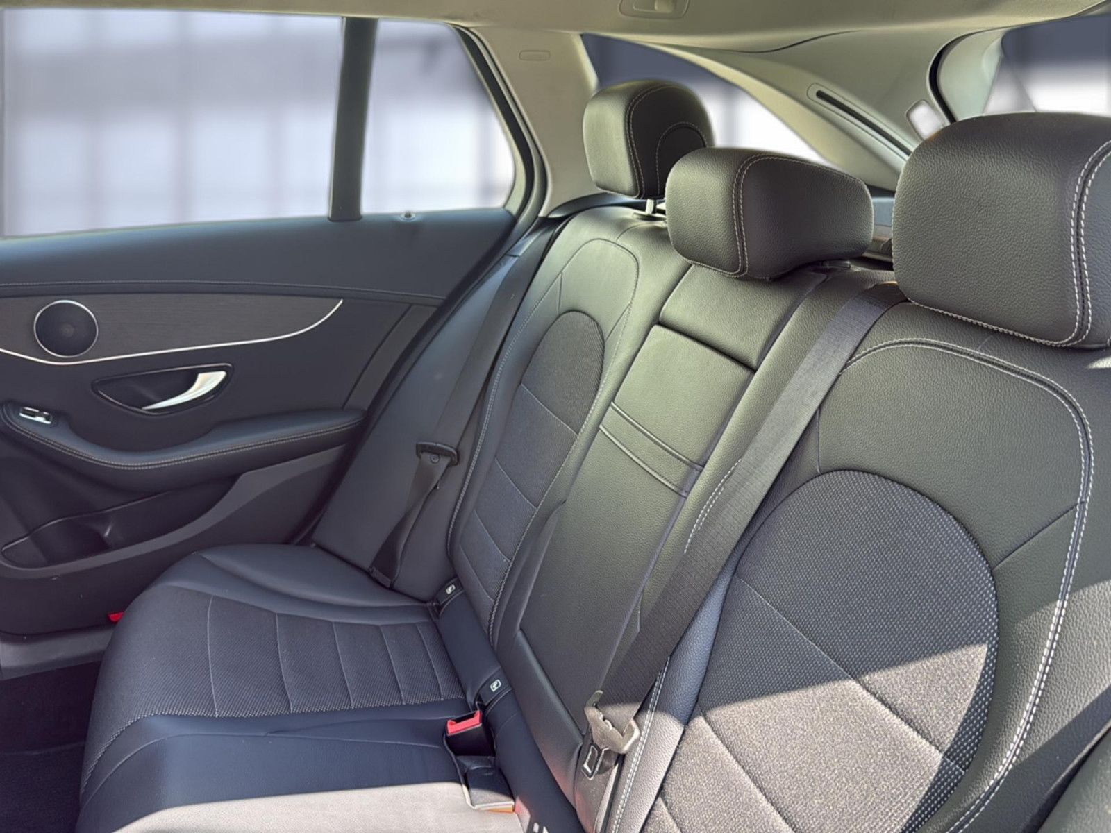 Fahrzeugabbildung Mercedes-Benz C 300 e T-Modell / unfallfrei/ AMG Line