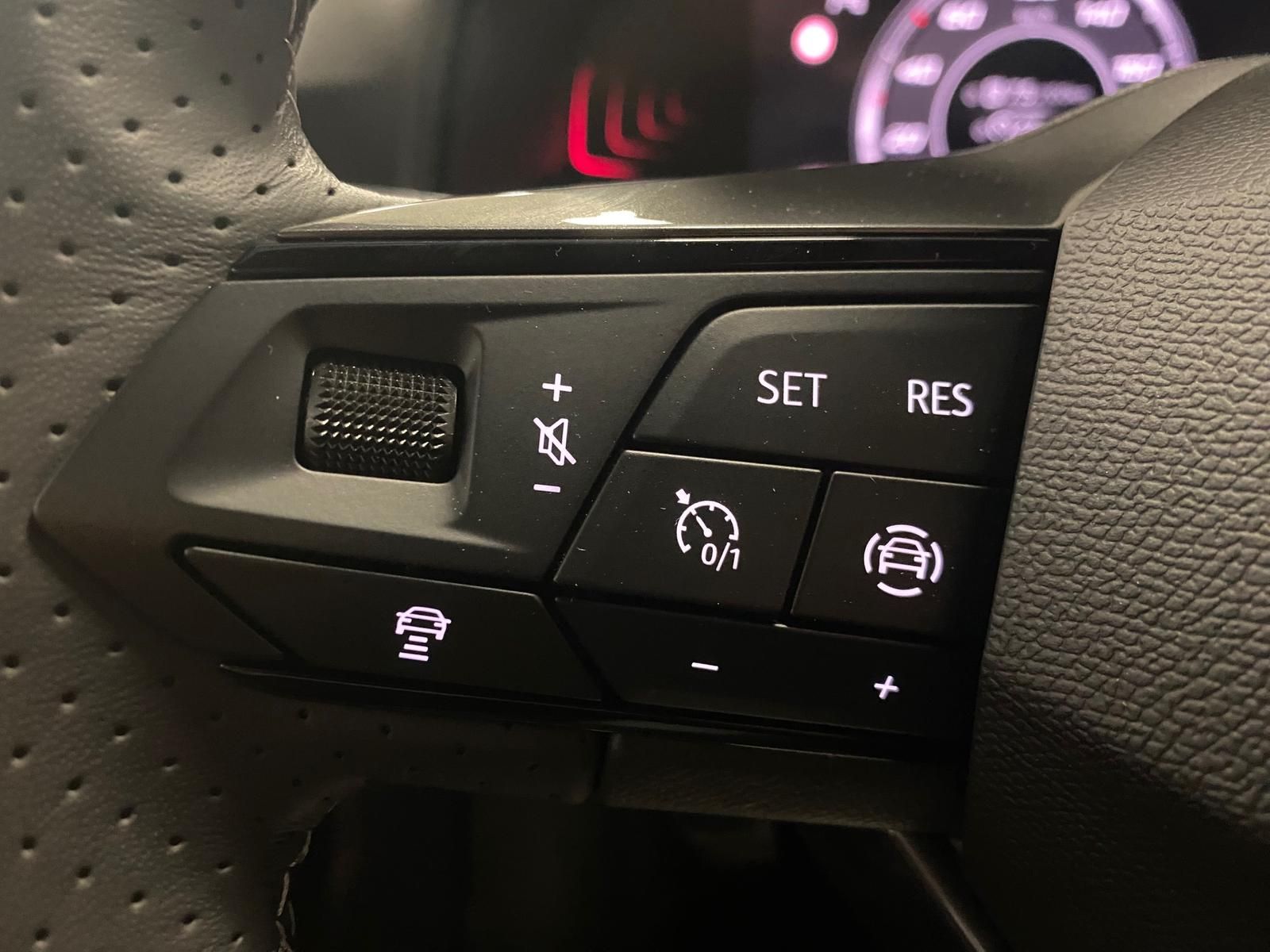 Fahrzeugabbildung SEAT Ibiza 1.0 TSI 1.0 TSI FR 5 J.GARANTIE+ACC+KAMERA