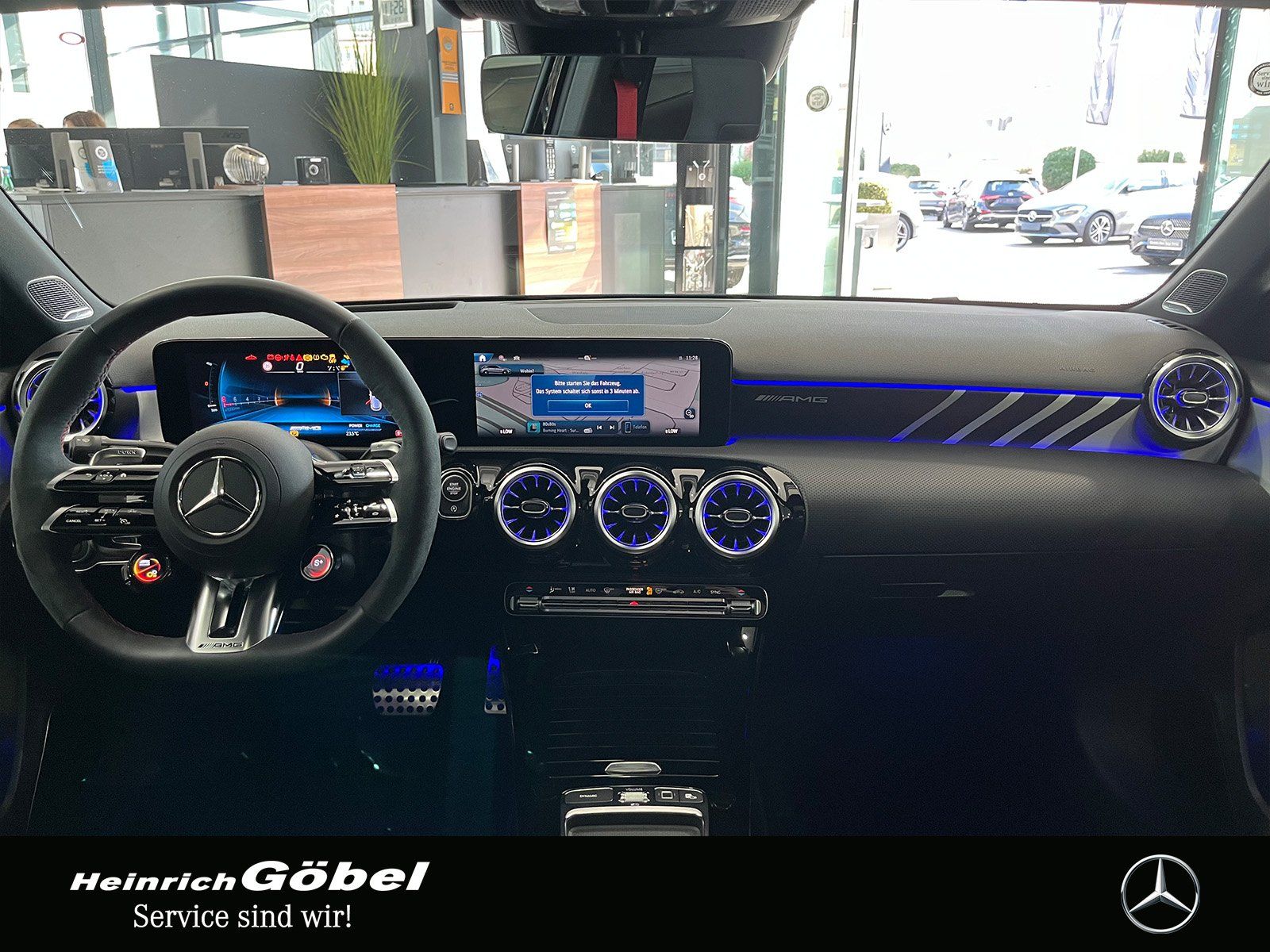 Fahrzeugabbildung Mercedes-Benz A 35 4M PANO+HUD+BURMESTER+NIGHT+360°+MEMORY