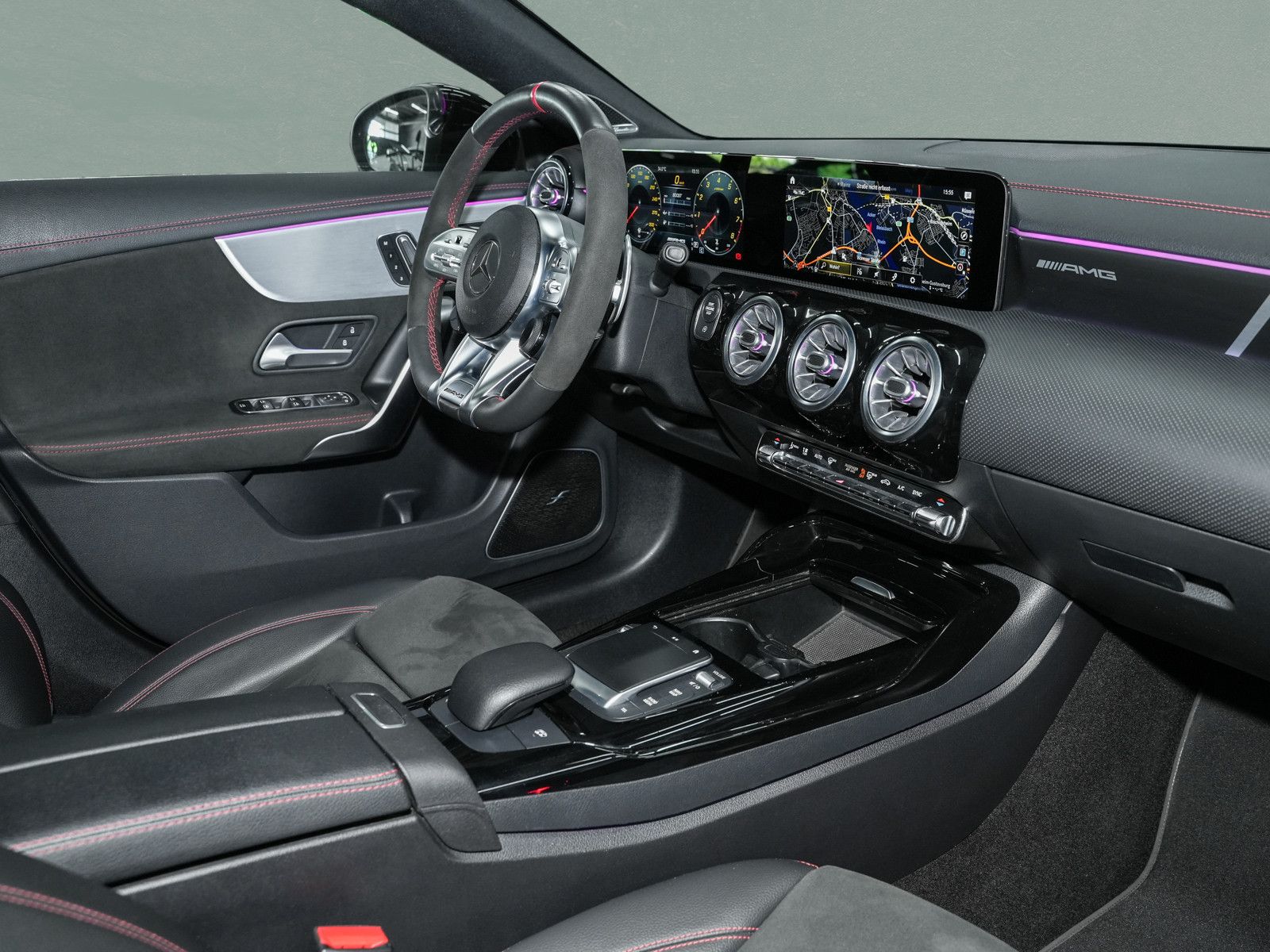 Fahrzeugabbildung Mercedes-Benz CLA 45 AMG Shooting Brake S 4Matic - Panorama