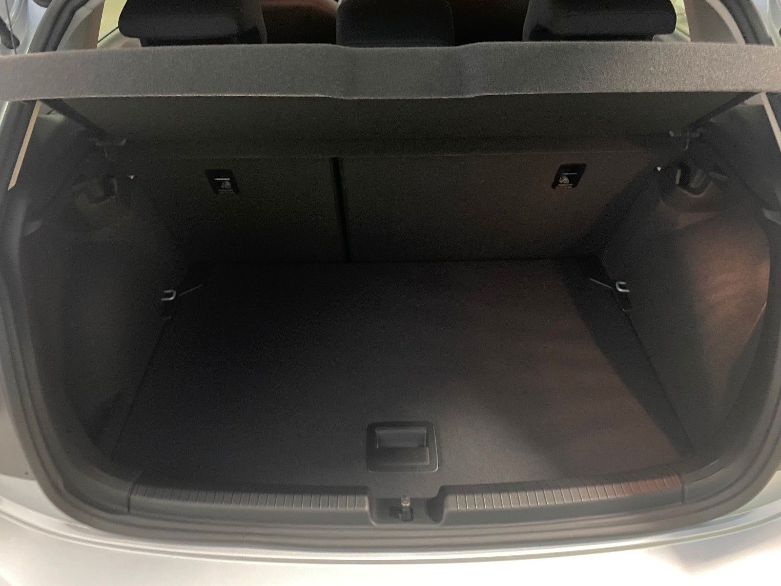 Fahrzeugabbildung Volkswagen Polo 1.0 TSI 70kW DSG Life+ALLWETTER+APP+GARANTI