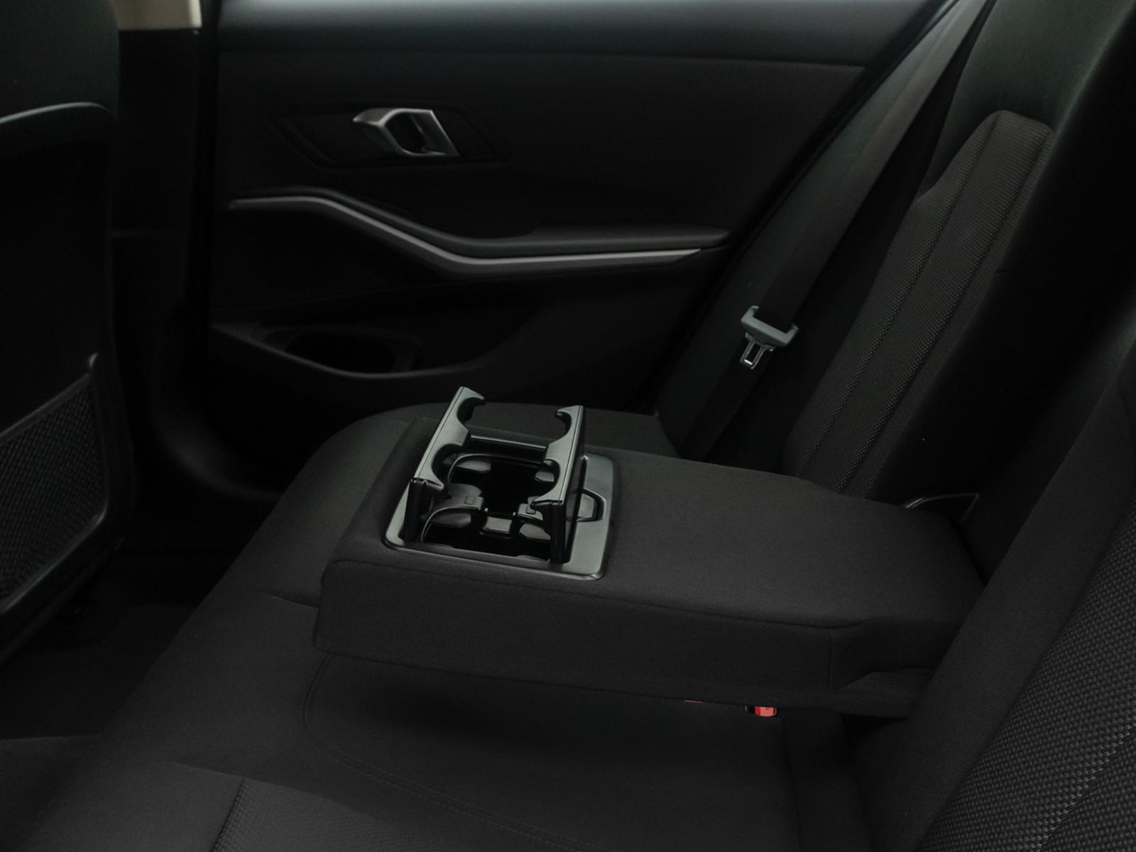 BMW 318i GeschwindigReg DAB PDC Widscreen Cockpit+