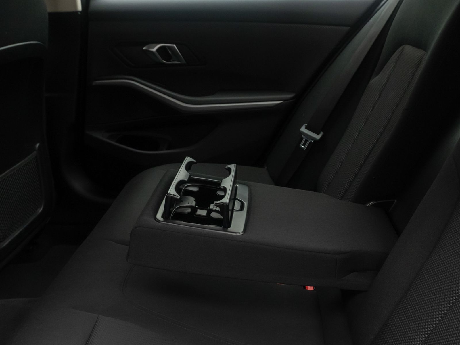 Fahrzeugabbildung BMW 318i Widscreen DAB PDC GeschwindigReg Cockpit+