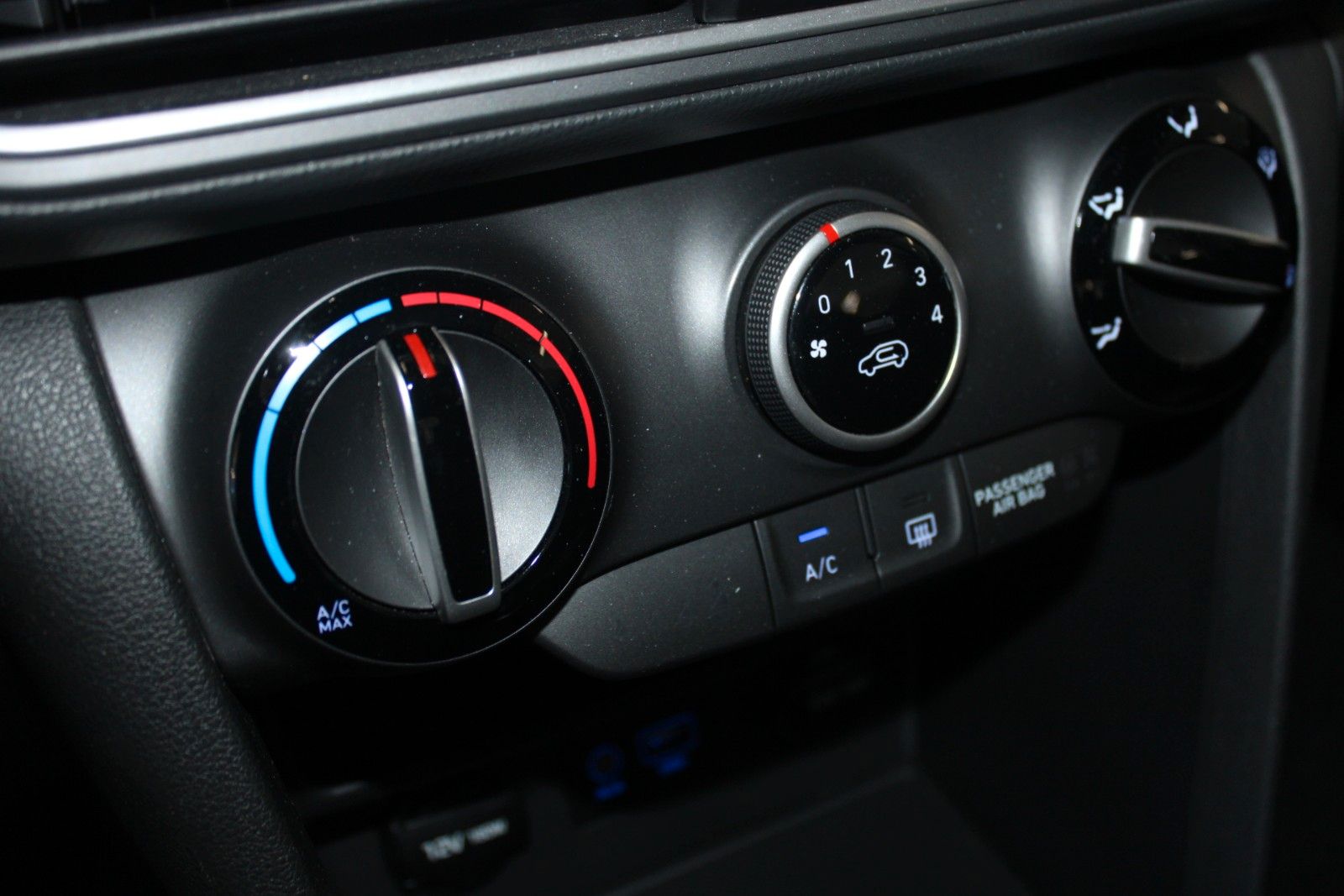 Fahrzeugabbildung Hyundai KONA 1.0 T-GDI KLIMA AHK Allwetter PDC Tempomat
