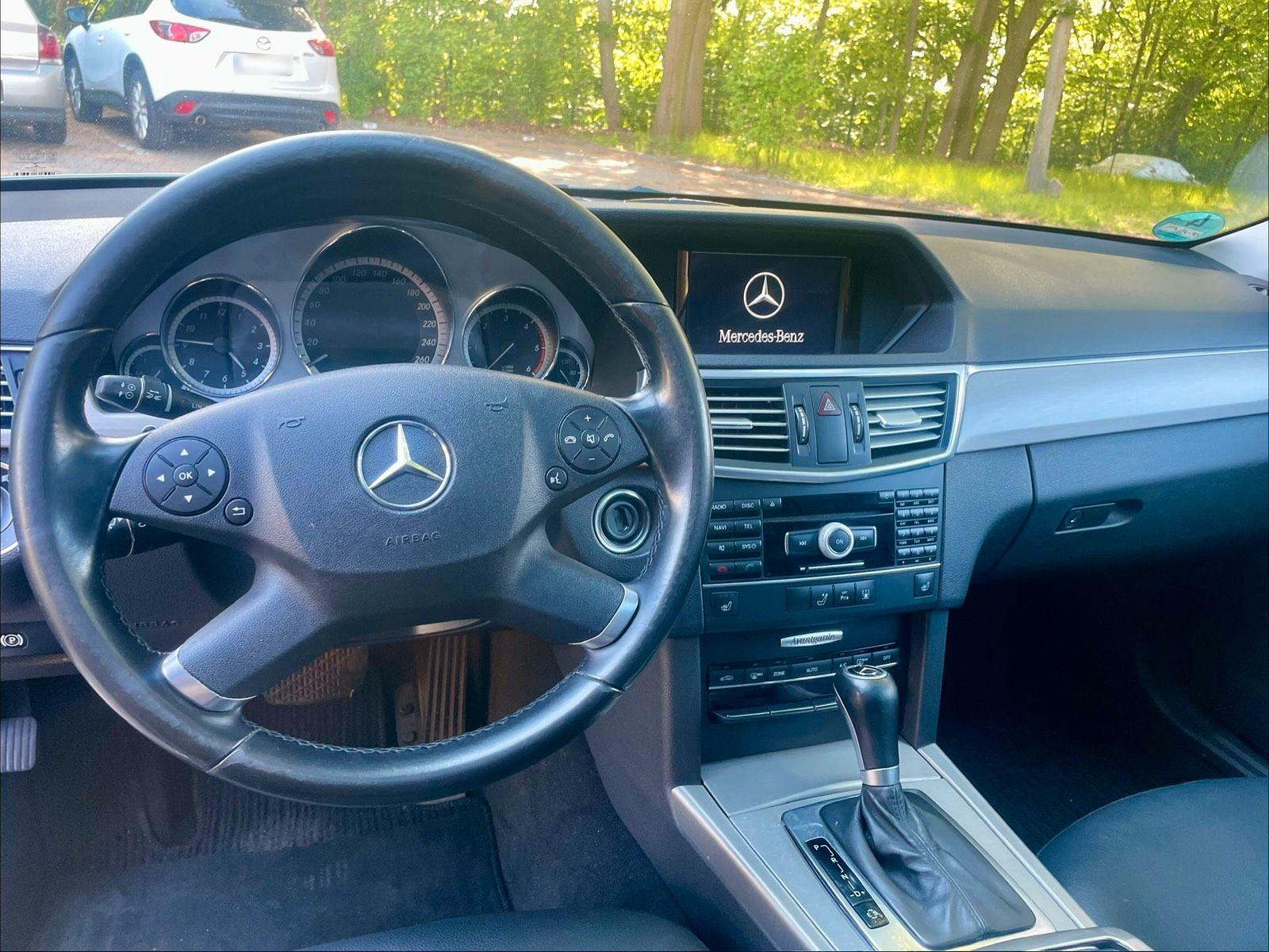 Mercedes-Benz 220 2010 — photo 6