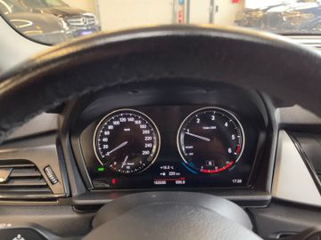 BMW 218d Active Tourer *NAVI*1.HAND*19%*PDC*SHZ*
