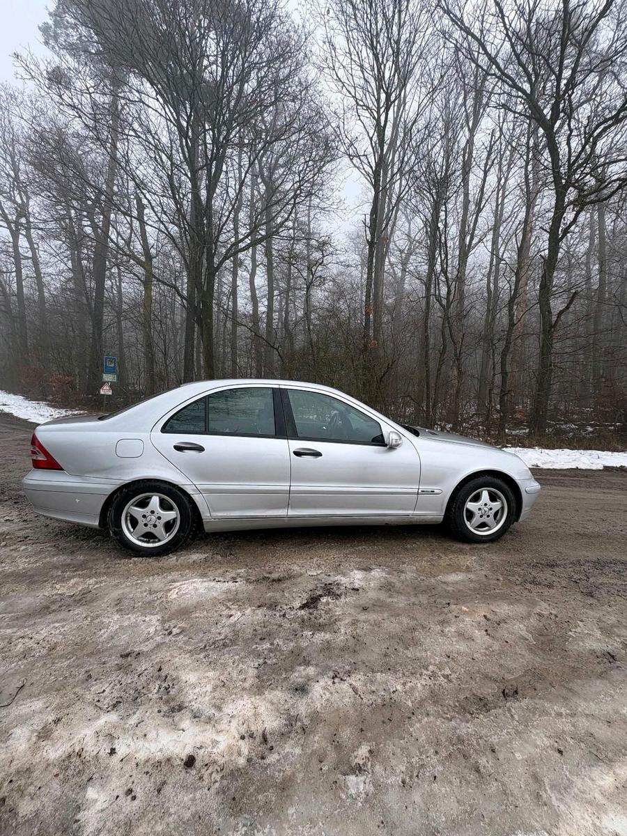 Mercedes-Benz C 220