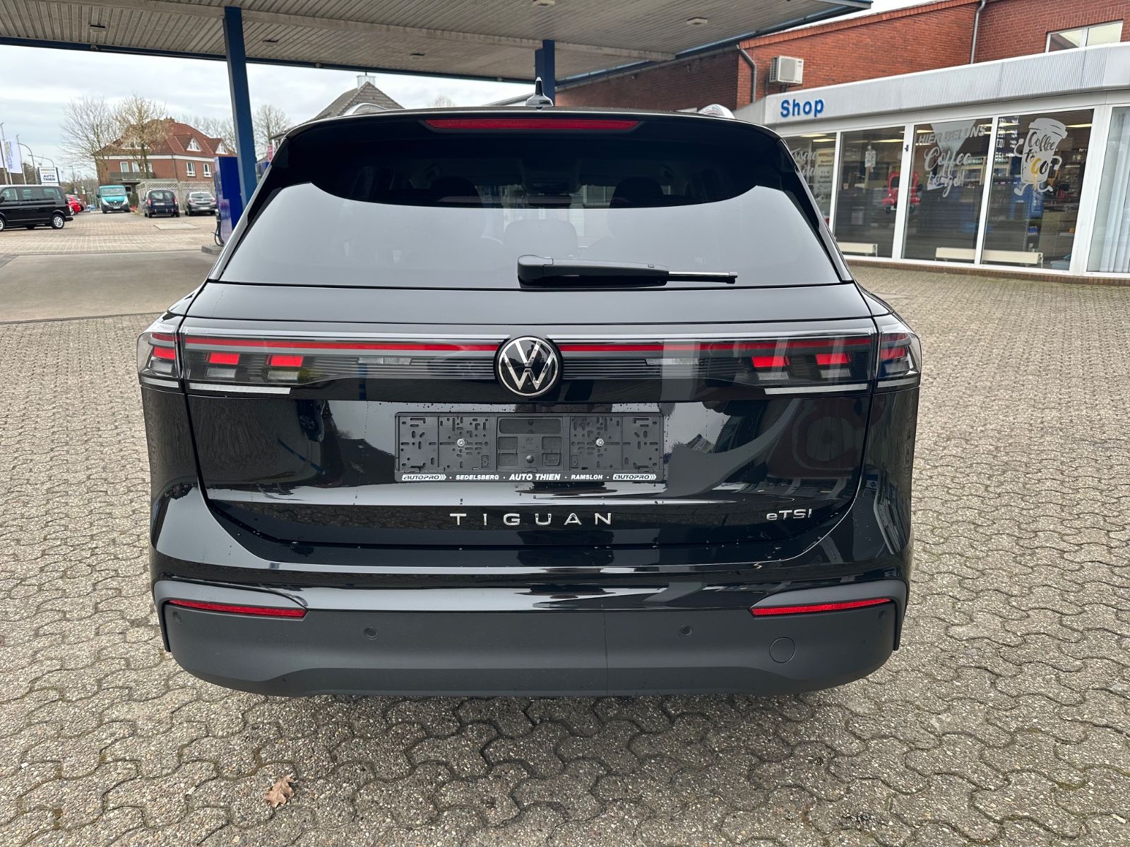 Fahrzeugabbildung Volkswagen Tiguan 1.5 eTSI Life DSG ACC/LED/Einparkh/Shzg