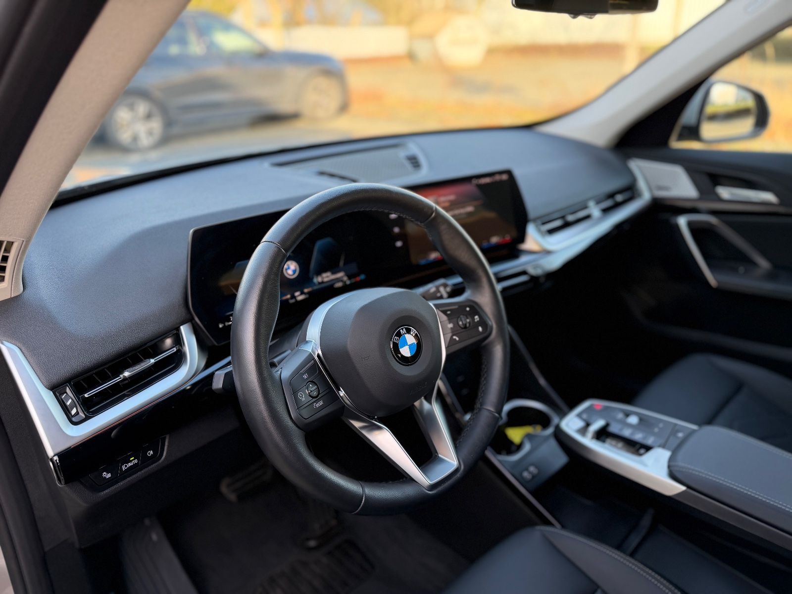 BMW X1 18d LED SPORT VOLLLEDER NAVI HARMAN foto 17