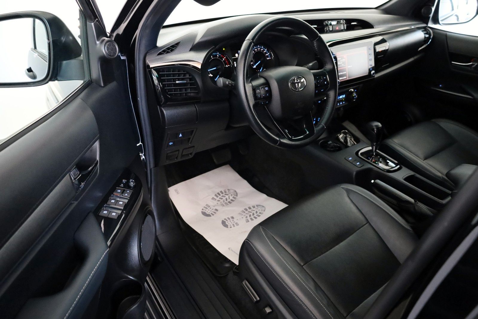 Fahrzeugabbildung Toyota Hilux 2.8D-4D Invincible,Kamera,CarP,HardTop,AHK