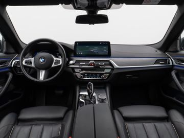 Fahrzeugabbildung BMW 530d Tour Luxury Line AHK Pano H/K Kamera DAB