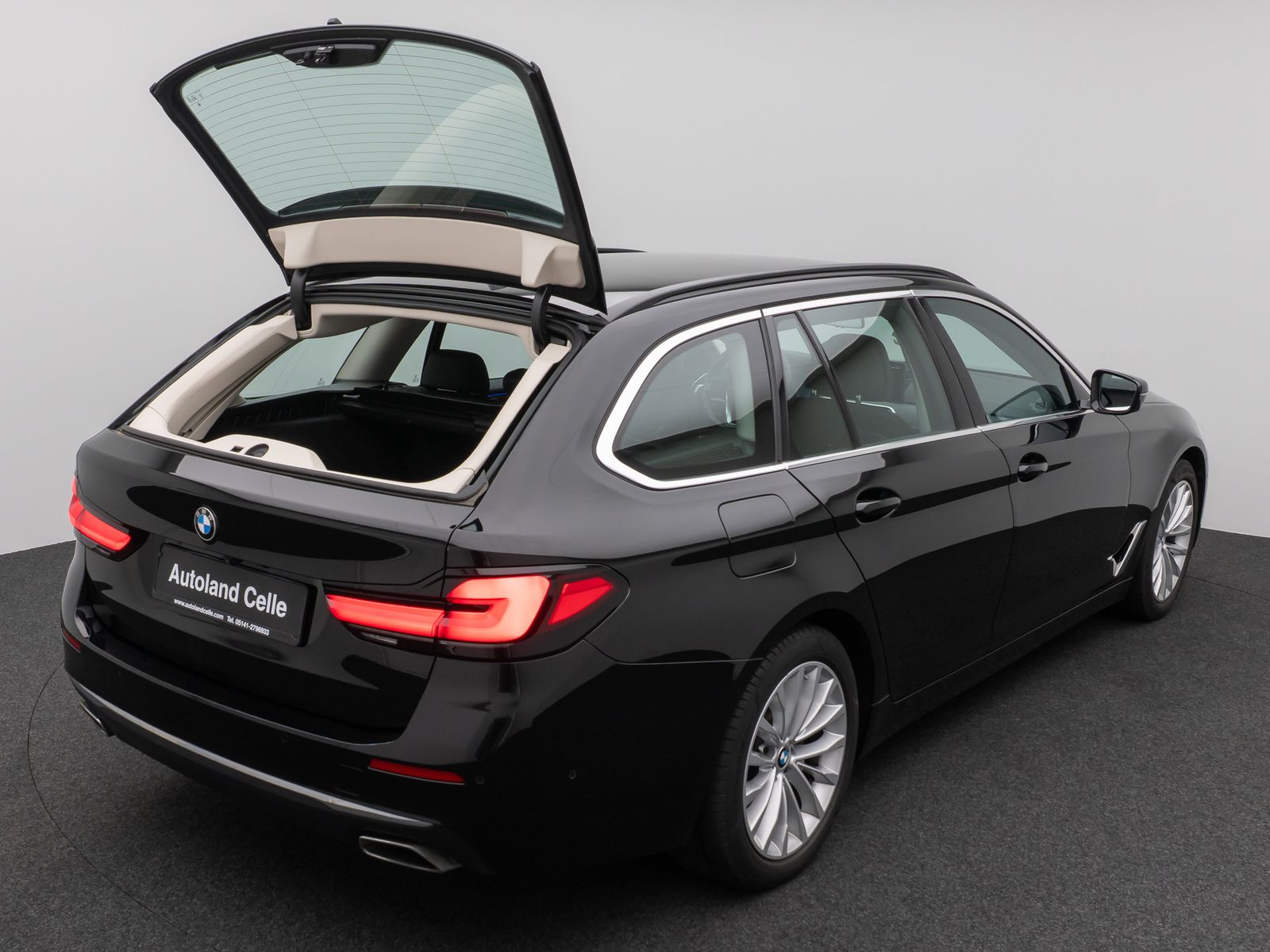 Fahrzeugabbildung BMW 520d Luxury Line Kamera DAB AHK Fernlichtassist