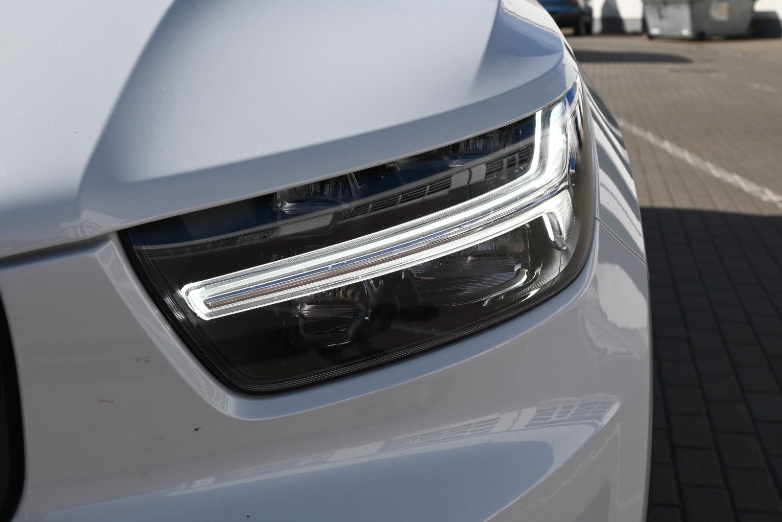 Fahrzeugabbildung Volvo XC40 T4 FWD Autom. R-Design*FSHZG*H&K*RFK*ACC*