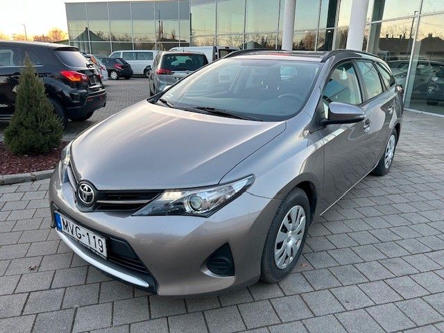 Toyota Auris Life 1,4-l-D-4D