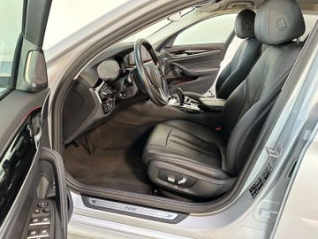 Fahrzeugabbildung BMW 540i xD DAB Alarm 360°H/K HUD 20" LiveCockpitPro
