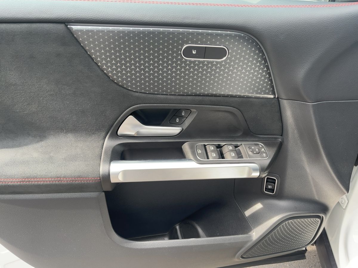 Fahrzeugabbildung Mercedes-Benz GLB 200 d 4M AMG/Night/Pano/360°/AHK