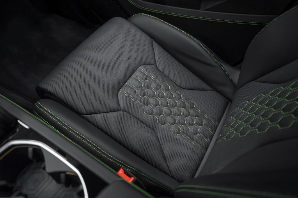 Urus 4.0 V8 SE MATT BLACK AKRAPOVIC CARBON - Bild 25