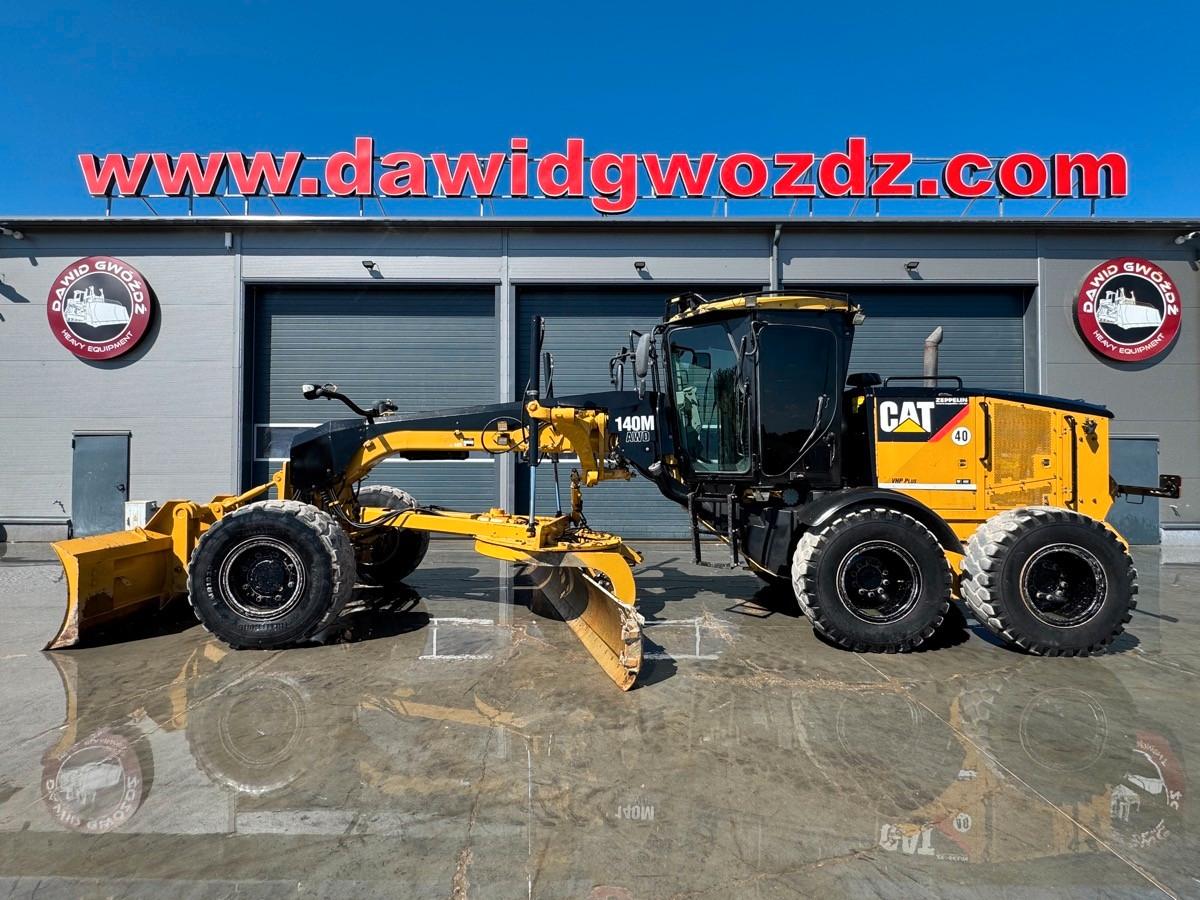 CAT 140M AWD