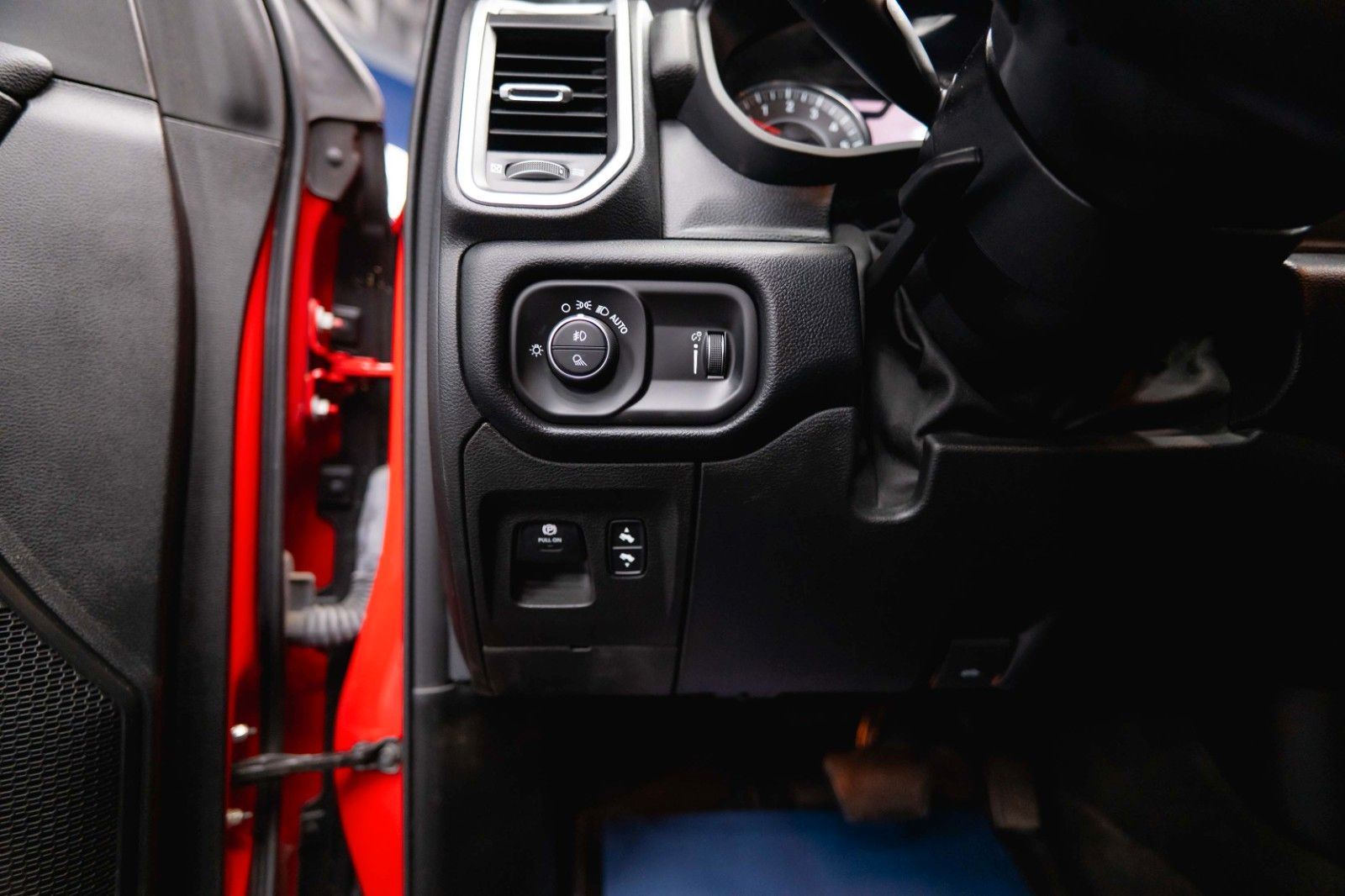 Fahrzeugabbildung Dodge RAM 5.7 V8 HEMI 4x4 OFFROAD LONGBED AXLE LOCK