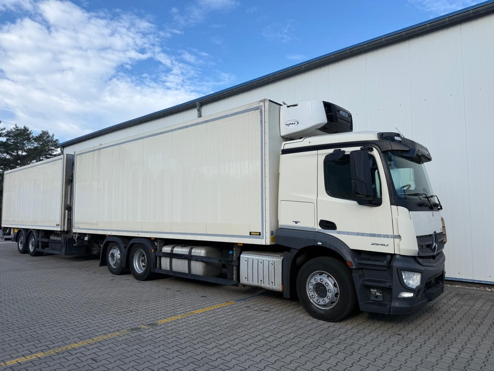 Mercedes-Benz 2540 LL 6x2/4 Kühlkoffer 8.2m LBW 2,5t  Carrier