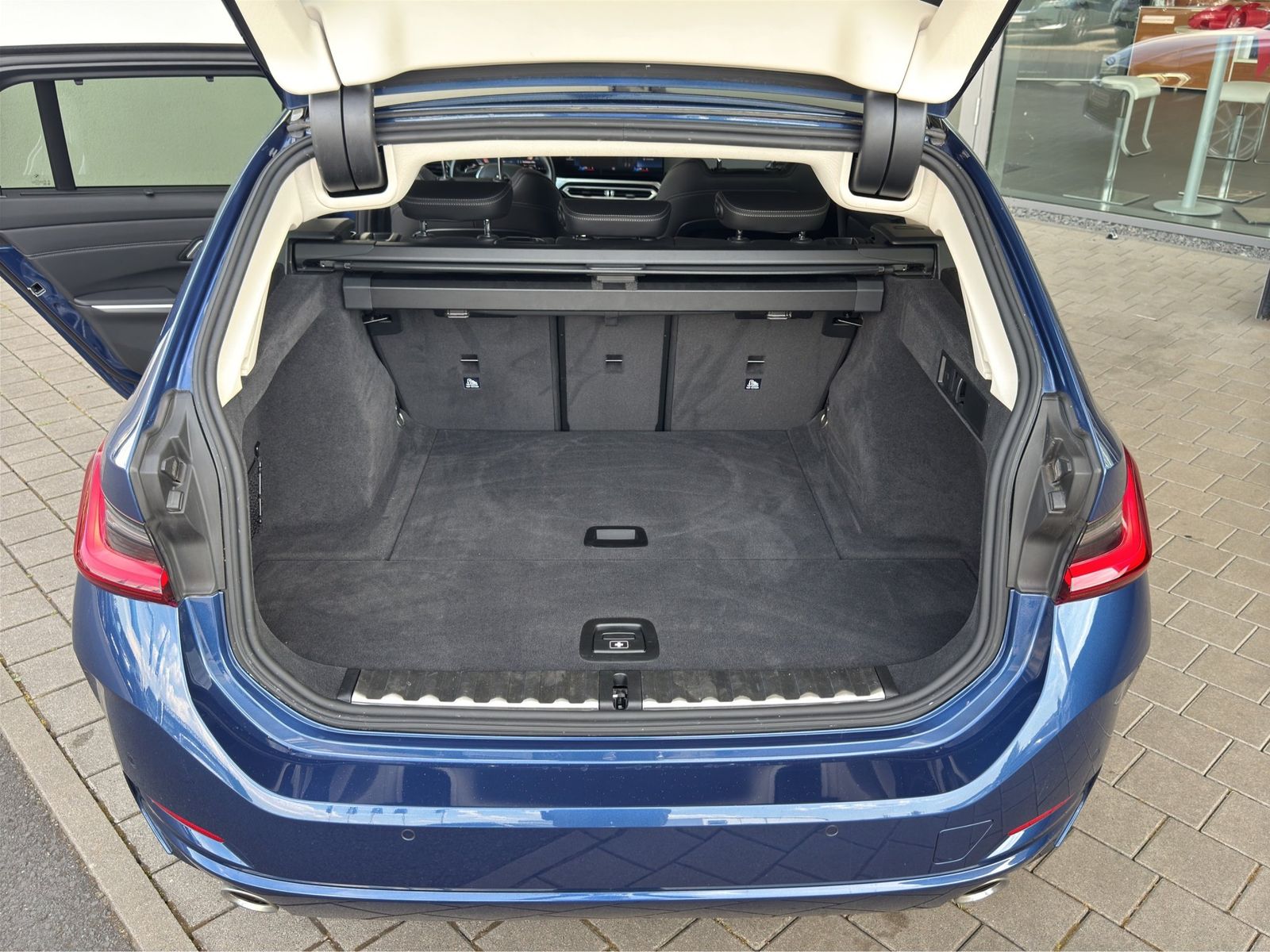 BMW 318i Touring Navi.LED.Hifi.SSGL.Tempo.DriveA.SH foto 10